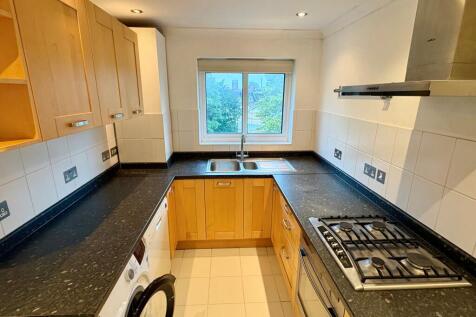 Clayhall House, Somers Close, Reigate, Surrey photo 4