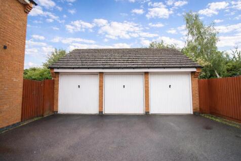 Middle Garage &amp; Parking