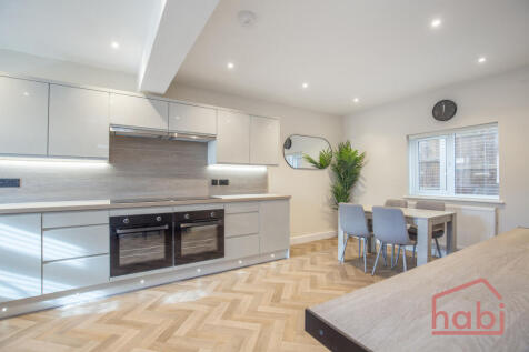 6 Bedroom Detached in NR4 6UF