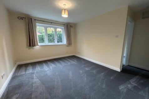 3 Minley Grove lounge new.jpg