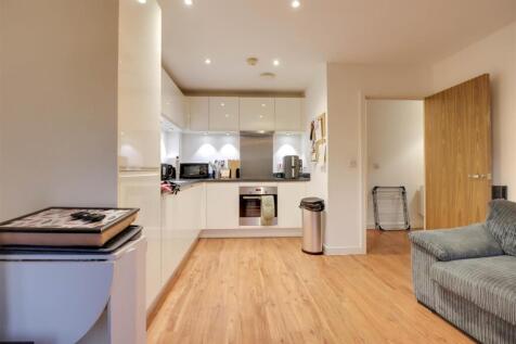 FLAT 5 RAMSDEN COURT INSIDE.jpg