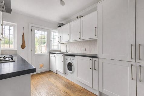 3 bed, 2 bath End of Terrace in manchester - Photo 3