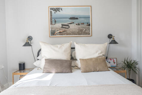 1348331-11-68b9a9...