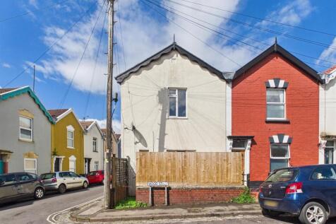 3 bedroom end terrace for auction, Easton (6).jpg