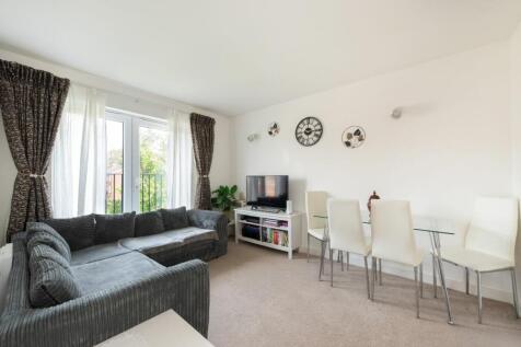 London, N14 - property photo