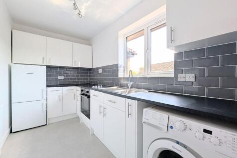 Comptons Court, Horsham, RH13 photo 3