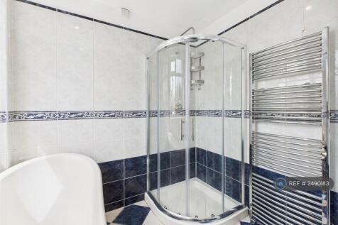 Family Bathroom 2