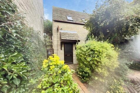 2-bed house on Coxwell Road, Faringdon, Oxfordshire, SN7, £1,075/mo