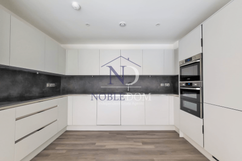 4 BEDROOM 2 BATHROOM TOWNHOUSE IN HOUNSLOW