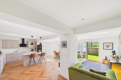 DINING KITCHEN/SNUG