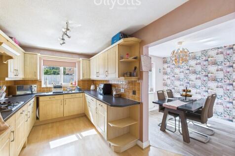 Kitchen into Dini...