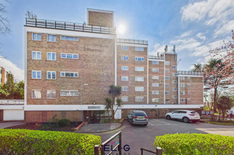 3 bed flat for sale Dolphin Court, Woodlands, Lon