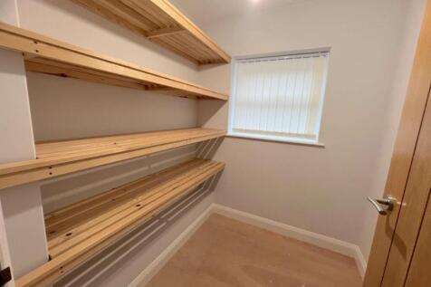 Walk-in Linen Cupboa