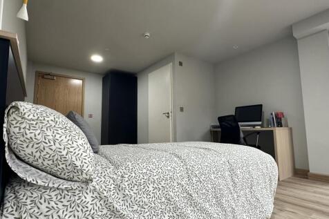 5 Bedroom House in LE11 1BE