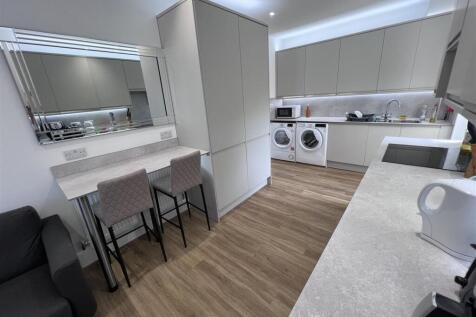 Kitchen 3.jpg