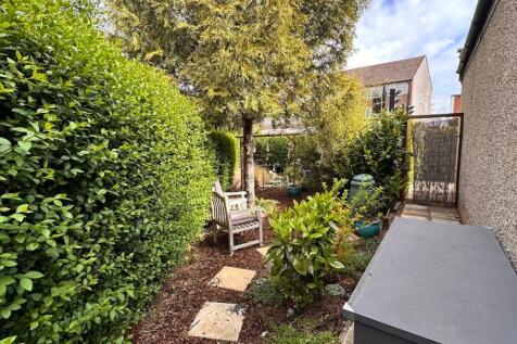 SIDE GARDEN 2