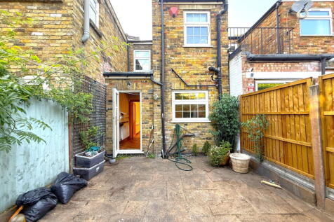 2 bed house with parking & garden Mountfield Road, London, W5 2NG photo 3