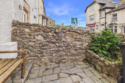 Front Forecourt G...
