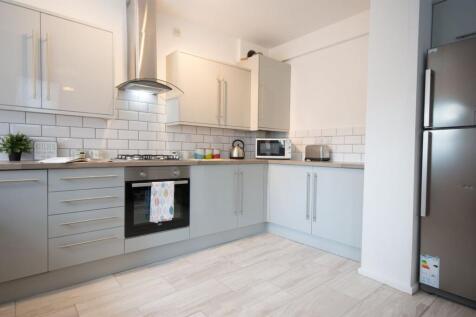 4-bed terraced on Church Street, Lenton, NG7, £2,659/mo