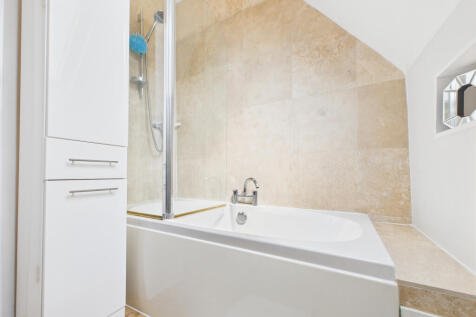 CAM02909G0-PR0460-STILL009