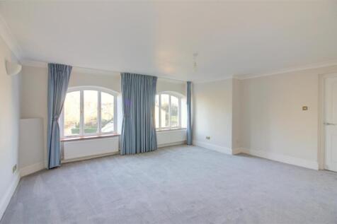 Sitting room/dining room