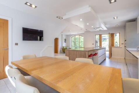 Kitchen / Dining Area