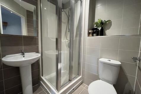 Lord Tennyson // 5 Bed & 5 Bath // Ensuites // August 2027 photo 2