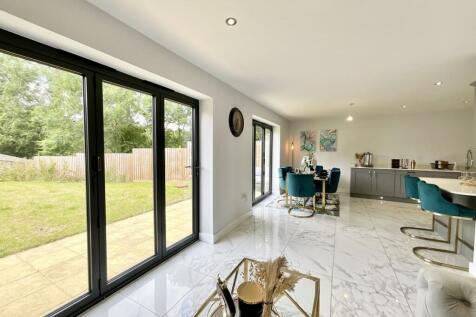 kitchen/living/dinin