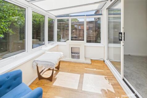 CAM03218G0-PR0738-STILL010