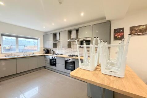 Room 4, 13 Finsbury Terrace, Brynmill, Swansea photo 3