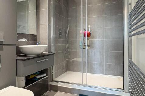 Flat for Sale in Custom House E6 by Barrain london