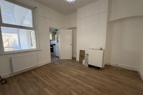 Salisbury Road, Leyton, London photo 3