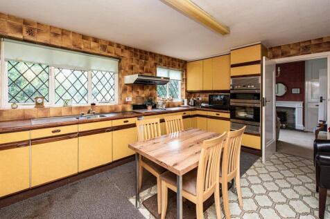 45 Perton Road-kitchen.jpg