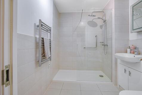 126 Westhall Road, Warlingham, Surrey, CR6 9HF photo 4