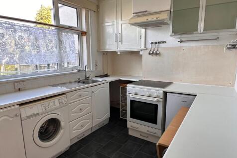 Thorpe House Rise, Sheffield, S8 photo 4