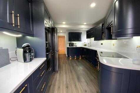 KITCHEN 19'8 x 8'9