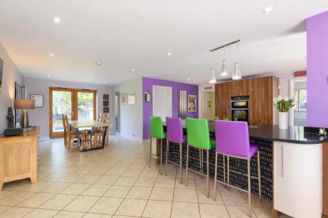 Kitchen:Family room