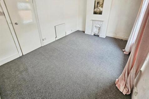 primechoiceproperties.co.uk Bedroom.jpg