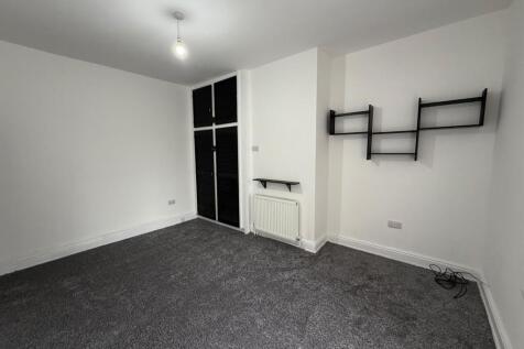 Blackmoorfoot Road, Huddersfield photo 5