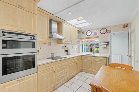 Kitchen_1.jpeg