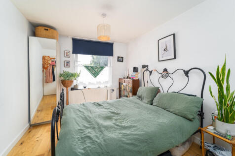 Erskine Crescent, Tottenham Hale,  London photo 4