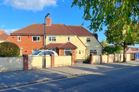 Front shot of property, garage and driveway.jpg