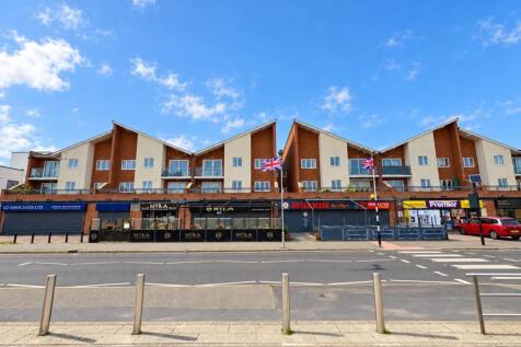 2-bed flat on Casino Court, Furtherwick Close, Canvey Island, Essex, £1,100/mo