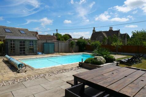 GARDENS &amp; SWIMMING POOL