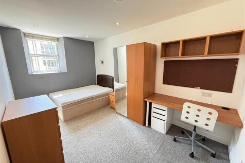 Flat 1 Bedroom 3.JPG