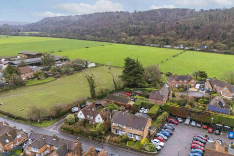 Badgers Rest, Bisham Village, SL7 1RR Drone (LOW R