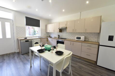 4-bed house on Hessle Avenue, Hyde Park, Leeds, LS6 1EF, £2,260/mo