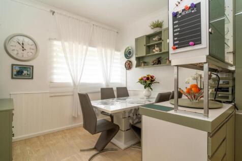 021-77 Allum Lane.jpg