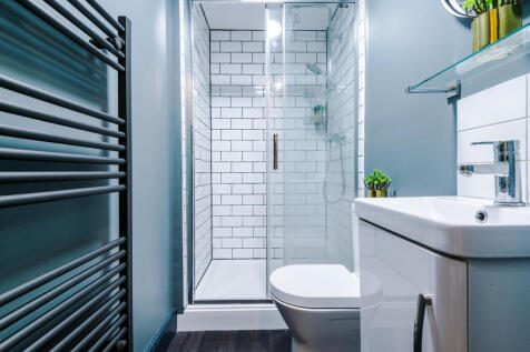 Flat 11, Shoe &amp; Boot, Bathroom 2