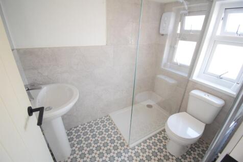 Bedroom 6 Ensuite